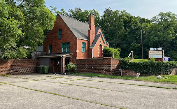 Pictures of Retail, Office property located at 2205 W Main St, Salem, VA 24153 for lease - image #1