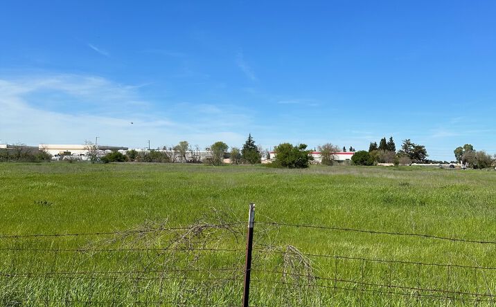 Pictures of Land property located at 8905 Alder Ave, Sacramento, CA 95828 for lease - image #1