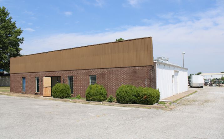 Pictures of Office, Industrial property located at 1820 Ford Ave, Springdale, AR 72764 for lease - image #1