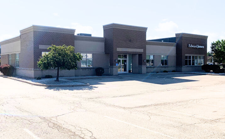 Pictures of Office property located at 2363 Holmgren Wy, Ashwaubenon, WI 54304 for lease - image #1