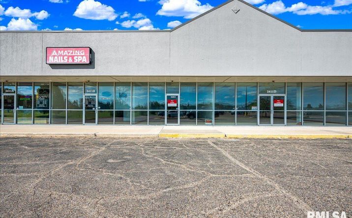 Pictures of Industrial, Retail, Office, Restaurant property located at 2411 N PIONEER Parkway #D, Peoria, IL 61615 for lease - image #1