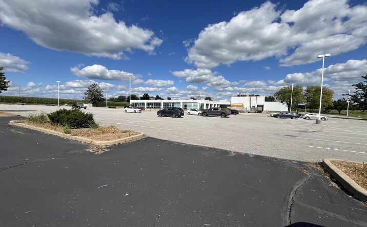 Pictures of Office property located at 1275 Sandusky Road, Jacksonville, IL 62650 for lease - image #1