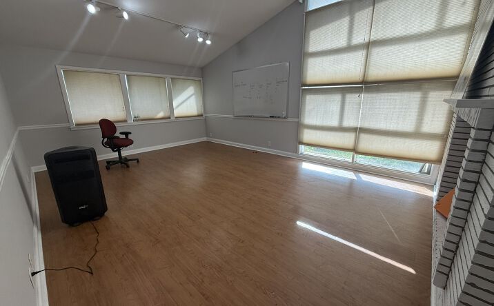 Pictures of Retail, Office property located at 806 Penny Ave, East Dundee, IL 60118 for lease - image #1