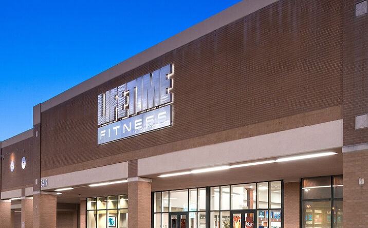Pictures of Retail property located at 3355-3427 Trinity Mills Rd, Dallas, TX 75287 for lease - image #1