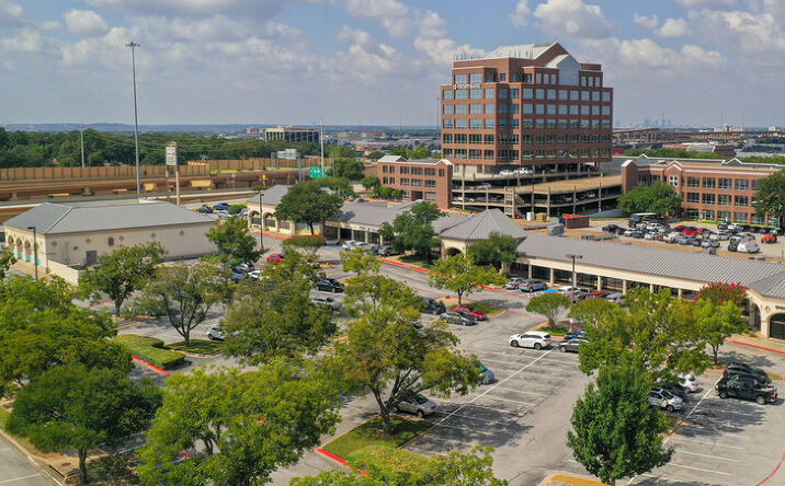 Pictures of Retail property located at 900 Airport Fwy, Hurst, TX 76054 for lease - image #1