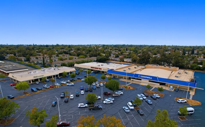 Pictures of Retail property located at 5401 Auburn Blvd, Sacramento, CA 95841 for lease - image #1