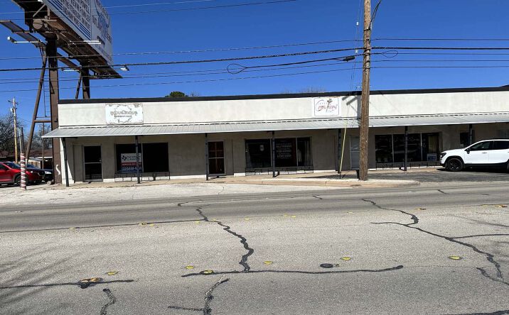 Pictures of Retail property located at 2254 S 14th St, Abilene, TX 79605 for lease - image #1