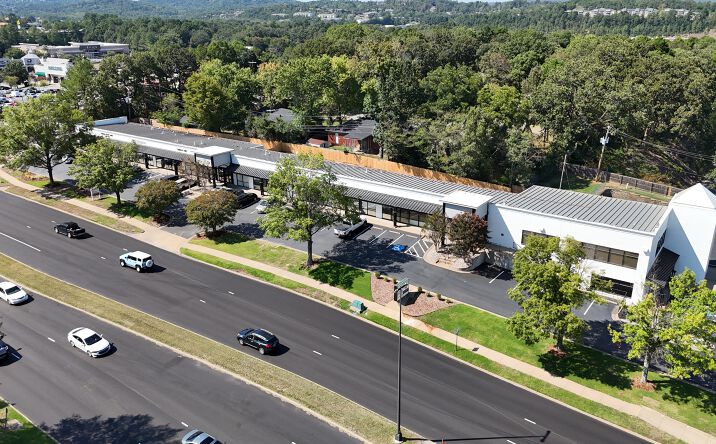 Pictures of Retail, Office property located at 11300 Financial Centre Pkwy, Little Rock, AR 72211 for lease - image #1