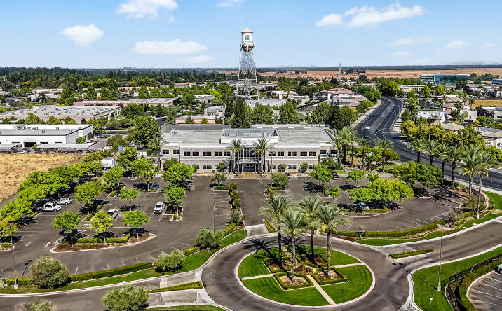 Pictures of Office property located at 625 W Alluvial Ave, Fresno, CA 93711 for lease - image #1