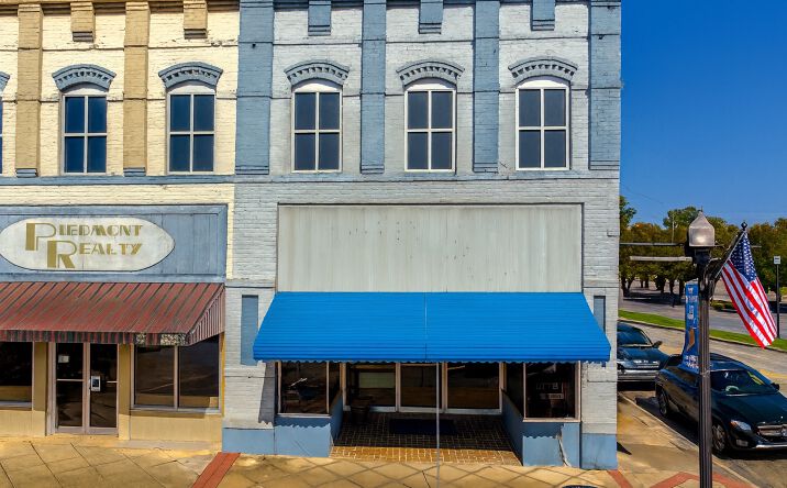 Pictures of Retail, Restaurant property located at 100 Musgrove St, Clinton, SC 29325 for lease - image #1