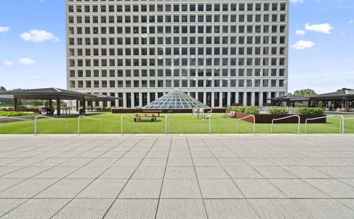 Pictures of Office property located at 2 Greenway Plz, Houston, TX 77027 for lease - image #1