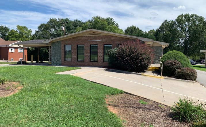 Pictures of Retail, Office property located at 256 Hospital St, Mocksville, NC 27028 for lease - image #1
