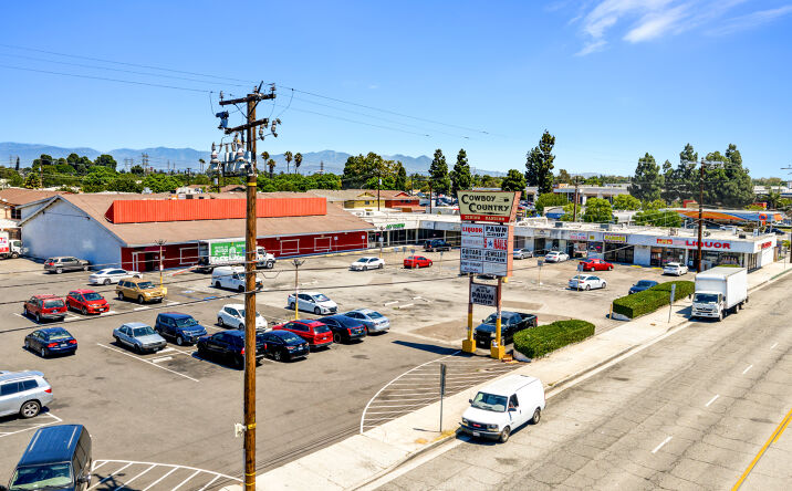 Pictures of Retail property located at 3321 E South St, Long Beach, CA 90805 for lease - image #1