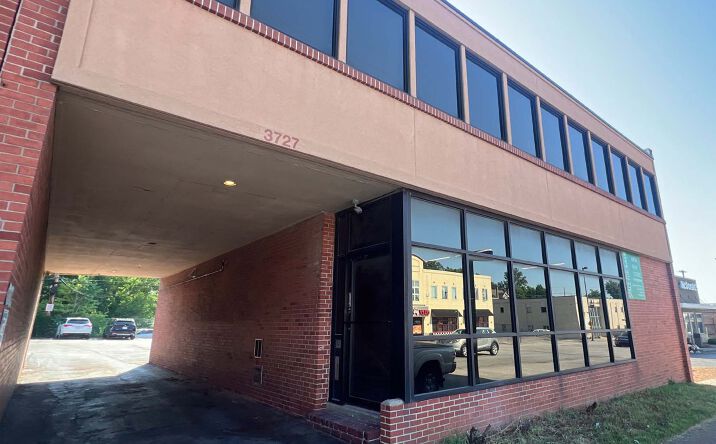 Pictures of Retail, Office property located at 3727 Broadway Blvd, Kansas City, MO 64111 for lease - image #1