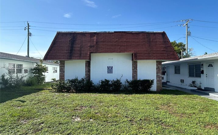 Pictures of Industrial property located at 2028 Buchanan St, Hollywood, FL 33020 for lease - image #1