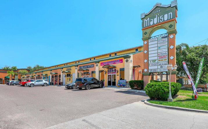 Pictures of Office property located at 104 E Calton Rd, Laredo, TX 78041 for lease - image #1