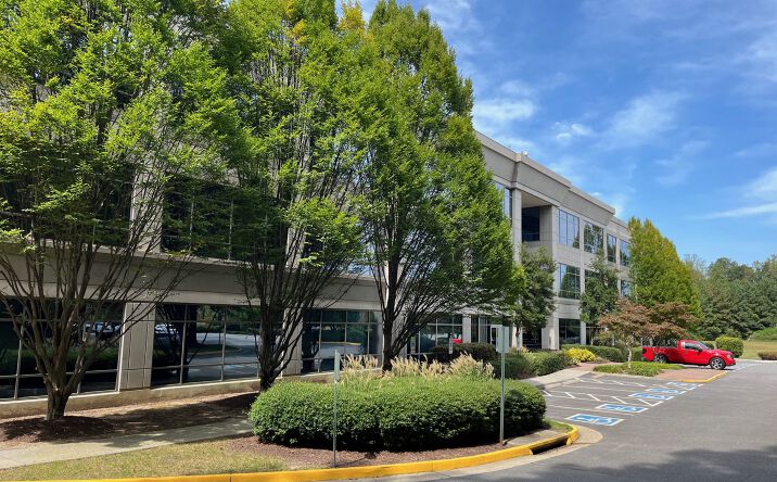 Pictures of Office property located at 100 Gateway Centre Pkwy, Richmond, VA 23235 for lease - image #1