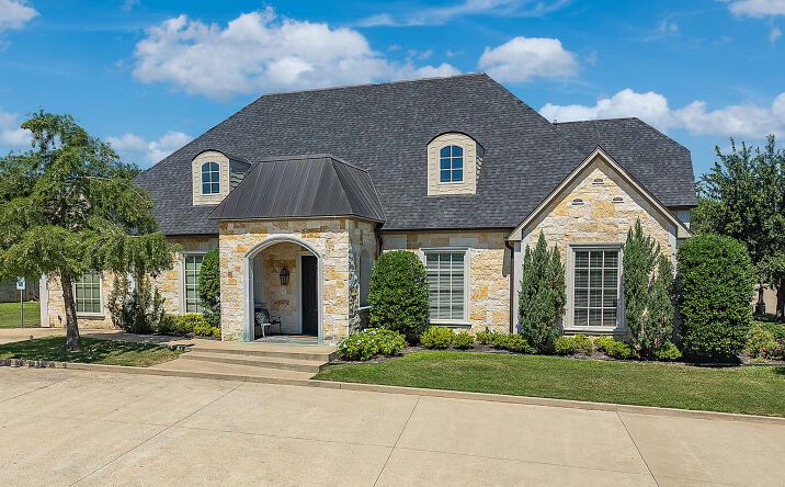 Pictures of Office property located at 2367 Oak Alley, Tyler, TX 75703 for lease - image #1