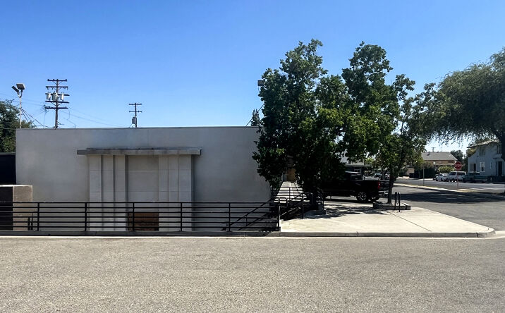 Pictures of Retail property located at 1064 North Fulton Street, Fresno, CA 93728 for lease - image #1