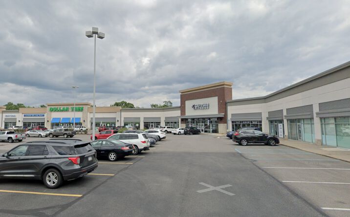 Pictures of Retail property located at 250 Mt Nebo Pointe Dr, Pittsburgh, PA 15237 for lease - image #1