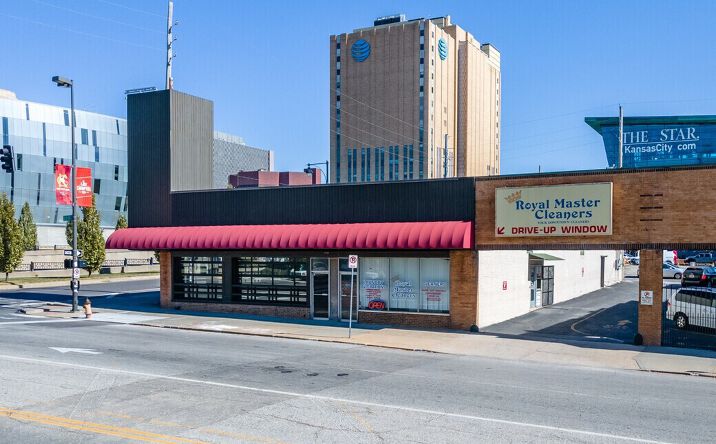 Pictures of Retail, Restaurant property located at 1501 Grand Blvd, KCMO, MO 64108 for lease - image #1