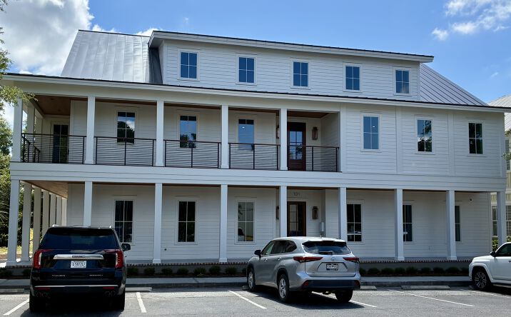 Pictures of Office property located at 101 Lady's Is Cmns, Beaufort, SC 29907 for lease - image #1