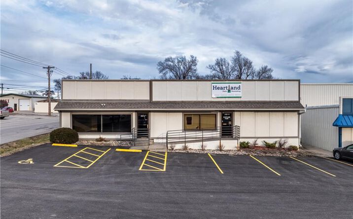 Pictures of Retail, Office property located at 2327 N Belt Hwy, Saint Joseph, MO 64506 for lease - image #1