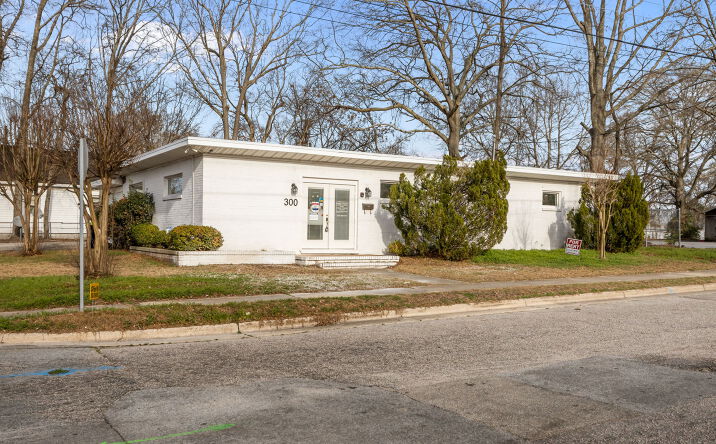 Pictures of Office property located at 300 S Pearl St, Williamston, NC 27892 for lease - image #1