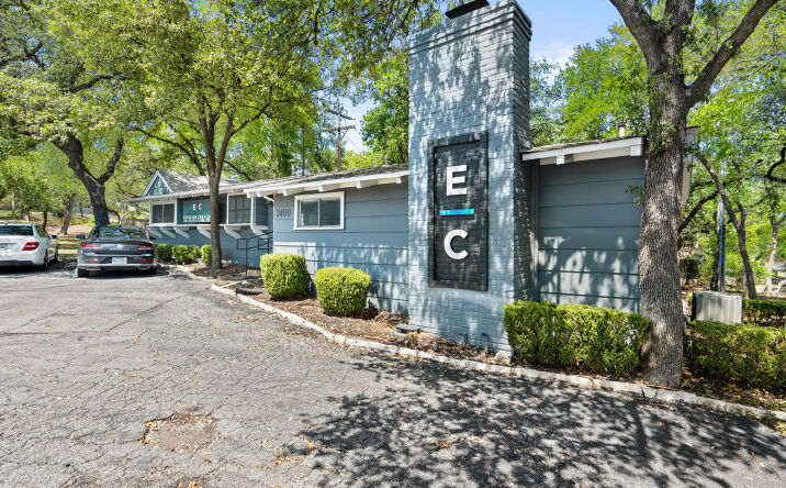 Pictures of Office, Retail, Restaurant property located at 3400 Northland Dr, Austin, TX 78731 for lease - image #1