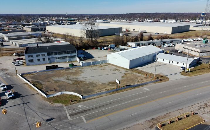 Pictures of Industrial property located at 1150 Maxwell Ave, Evansville, IN 47711 for lease - image #1