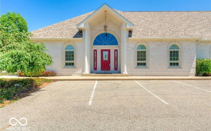 Pictures of Office property located at 625 N Madison Ave, Greenwood, IN 46142 for lease - image #1