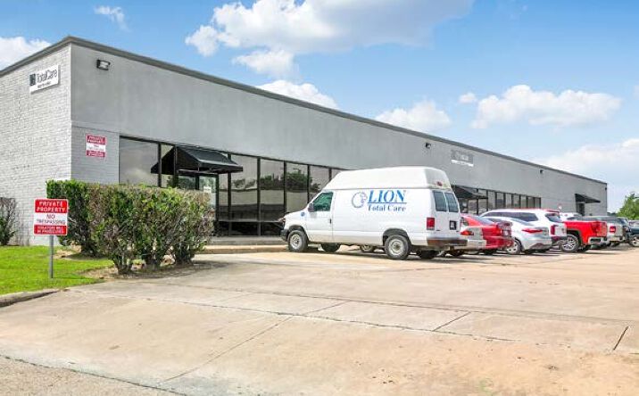 Pictures of Retail, Industrial property located at 5956 – 6000 Berry Brook Dr, Houston, TX 77017 for lease - image #1