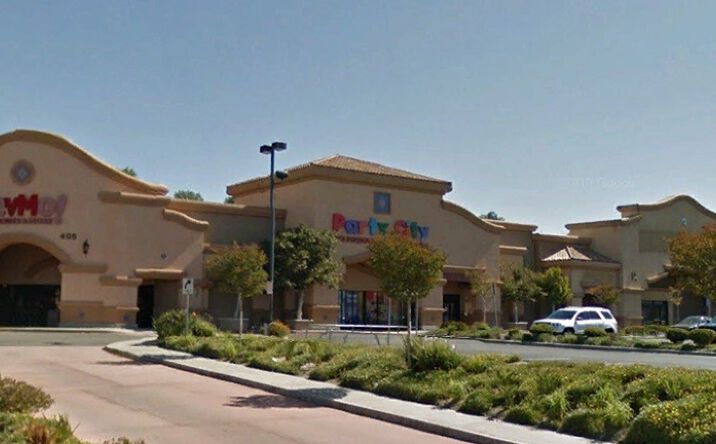 Pictures of Retail property located at 415 Cochran St, Simi Valley, CA 93065 for lease - image #1