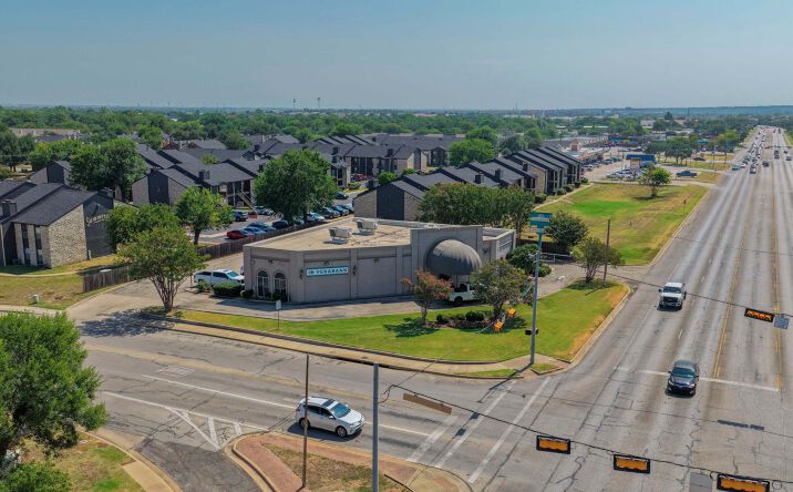Pictures of Retail property located at 902 E Palm Valley Blvd, Round Rock, TX 78664 for lease - image #1