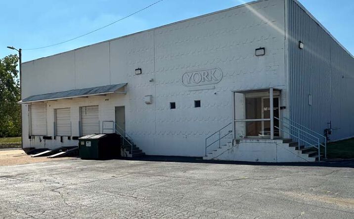 Pictures of Industrial property located at 8822 Frost Ave, St. Louis, MO 63134 for lease - image #1