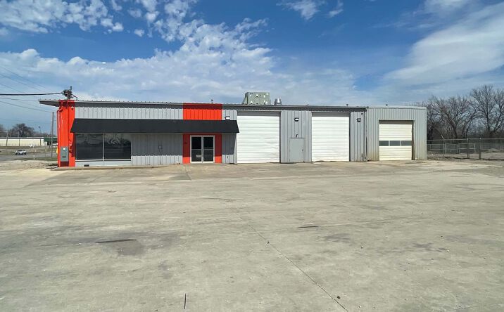 Pictures of Retail, Office property located at 3815, 3905, & 3907 S Limit Ave, Sedalia, MO 65301 for lease - image #1
