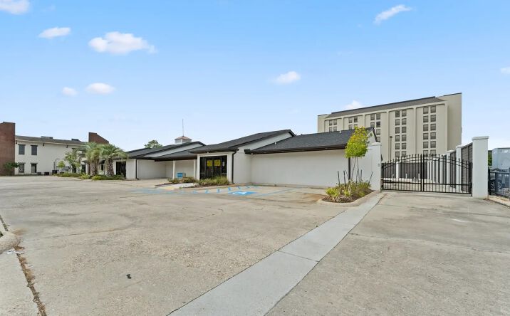 Pictures of Retail, Office property located at 2726 Continental Dr, Baton Rouge, LA 70808 for lease - image #1