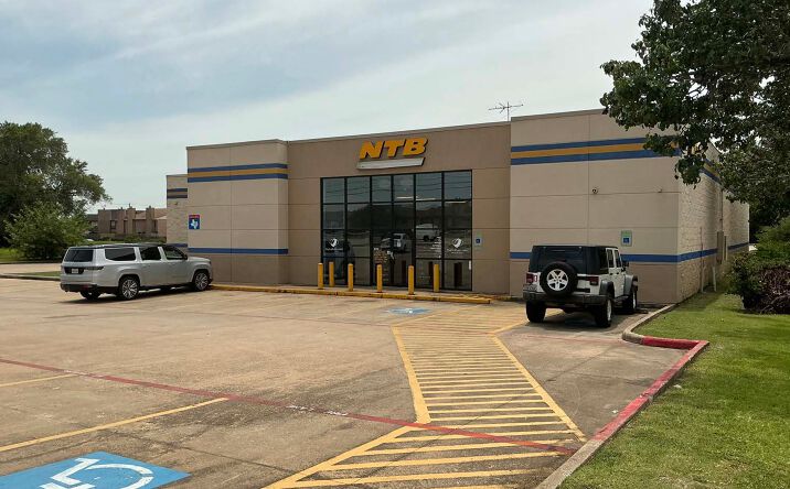 Pictures of Retail property located at 10950 Gulf Fwy, Houston, TX 77034 for lease - image #1