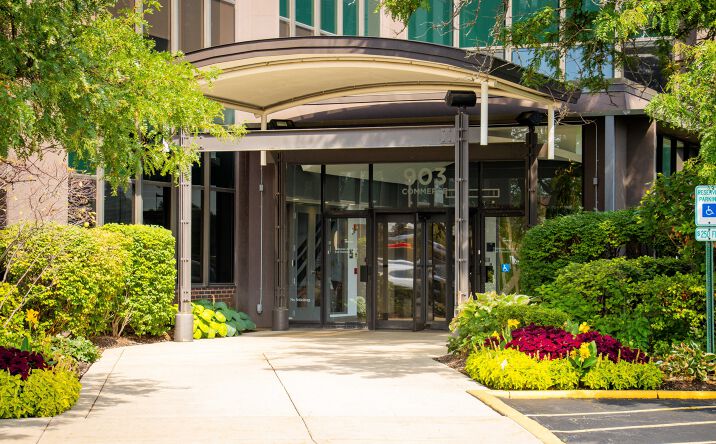 Pictures of Office property located at 903 Commerce Dr, Oak Brook, IL 60523 for lease - image #1
