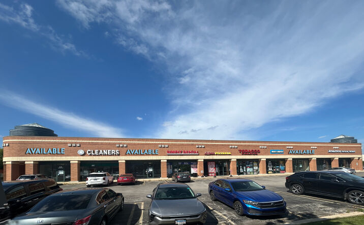 Pictures of Retail property located at 335 Geneva Rd, Carol Stream, IL 60188 for lease - image #1