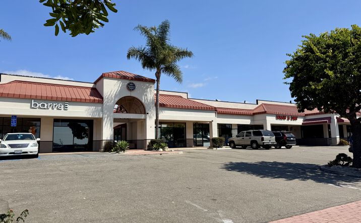 Pictures of Retail property located at 2611 E Thompson Blvd, Ventura, CA 93003 for lease - image #1