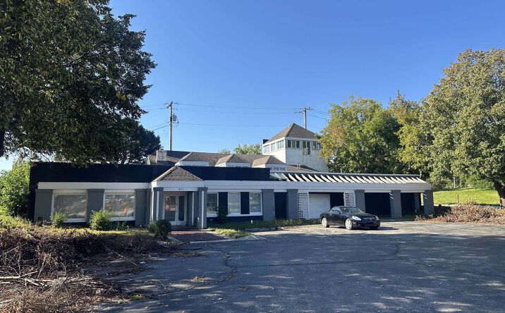 Pictures of Office property located at 1811 W Silver Spring Dr, Glendale, WI 53209 for lease - image #1