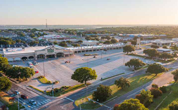 Pictures of Retail, Restaurant property located at 801 E Lamar Blvd, Arlington, TX 76011 for lease - image #1