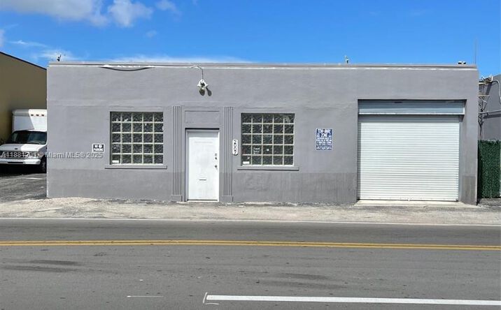 Pictures of Industrial property located at 2007 Johnson St # A, Hollywood, FL 33020 for lease - image #1