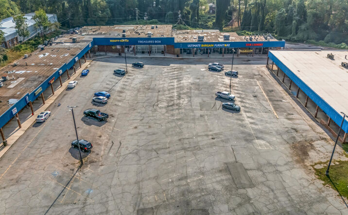 Pictures of Retail property located at 3881 Covington Hwy, Decatur, GA 30032 for lease - image #1