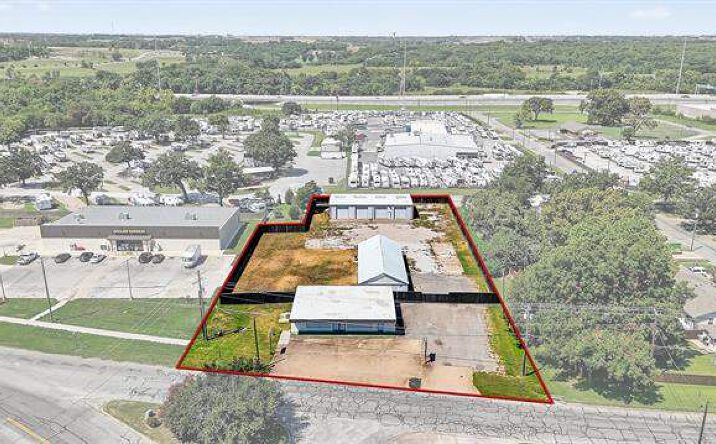 Pictures of Industrial property located at 2022 S Crockett St, Sherman, TX 75090 for lease - image #1