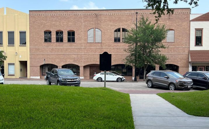 Pictures of Retail, Office, Special Purpose property located at 114 N Main St, Victoria, TX 77901 for lease - image #1