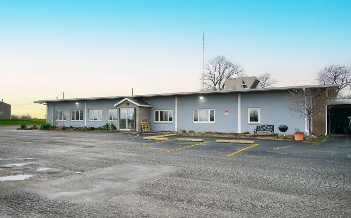 Pictures of Retail, Office property located at 1140 E Linn St, Canton, IL 61520 for lease - image #1