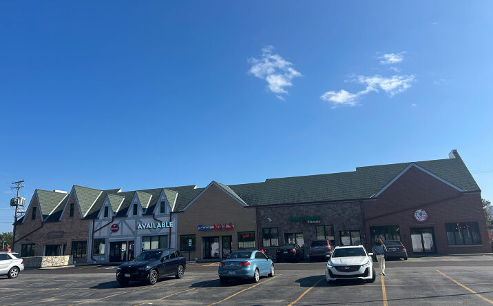 Pictures of Retail property located at 623 North Ave, Elmhurst, IL 60126 for lease - image #1
