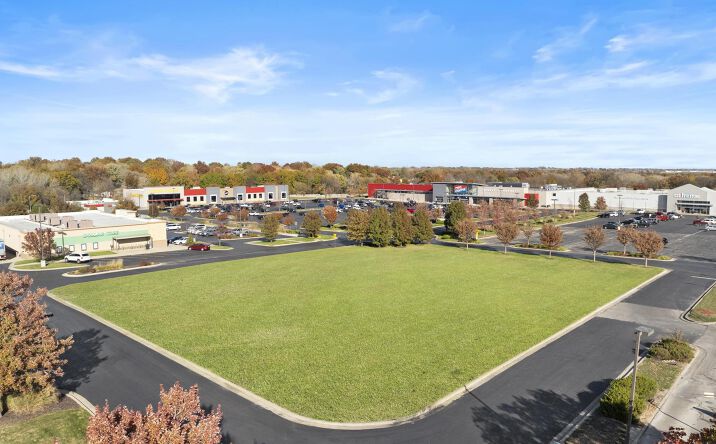 Pictures of Land property located at 500 NE Barry Rd, Kansas City, MO 64155 for lease - image #1
